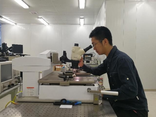 中國大學生發(fā)明“通用芯片” 有望讓5G通信“通全球” 中國大學生發(fā)明“通用芯片” 有望讓5G通信“通全球”